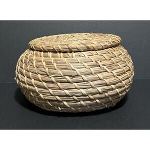 Hand Woven Decorative Seagrass Wicker Storage Basket Container w Lid 7.5” X 4”
